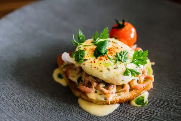 Egg Benedict mit Nordseekrabben Egg Benedict mit Nordseekrabben