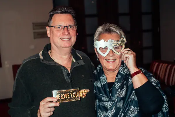 Herr und Frau Münster Ein Paar feiert Hotel-Geburtstag