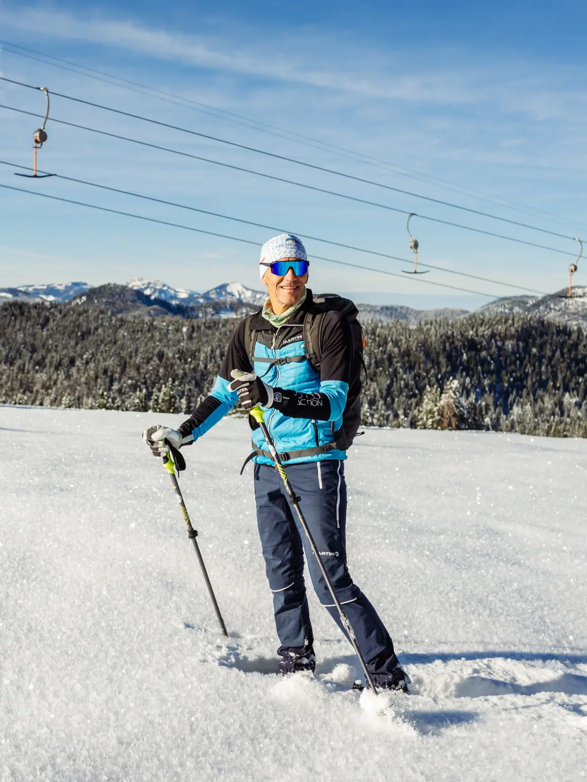 Wunscherfüller Walter Ein Mann auf Skiern im Schnee.