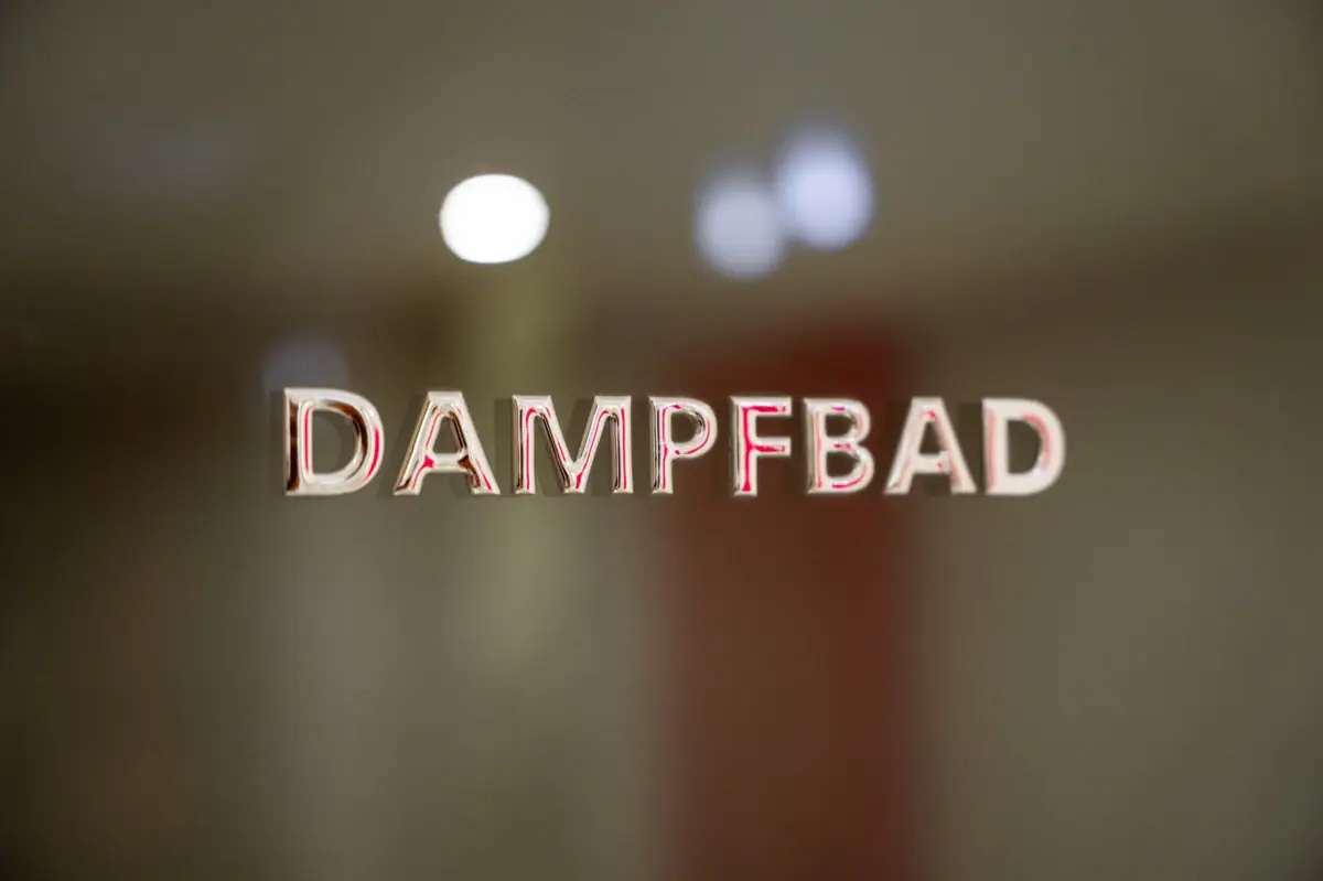 Dampfbad SPA-ROSA Nahaufnahme eines Schildes