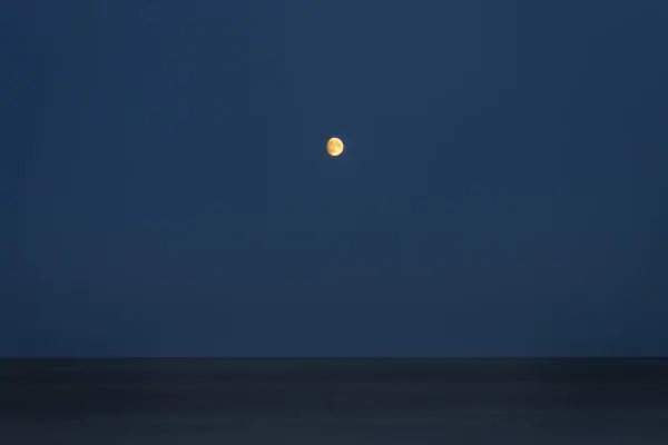 Nacht in St. Peter-Ording Vollmond am Himmel
