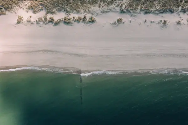 Sylt Strand mit Sand und Wasser im Freien.